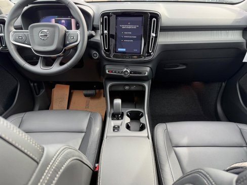 New 2025 Volvo XC40 B5 Core w/ Protection Package Premier image 6