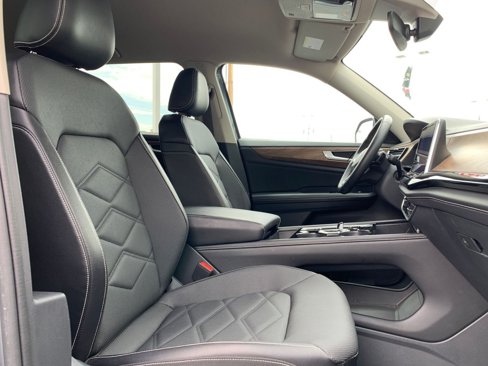 Used 2024 Volkswagen Atlas SE image 36