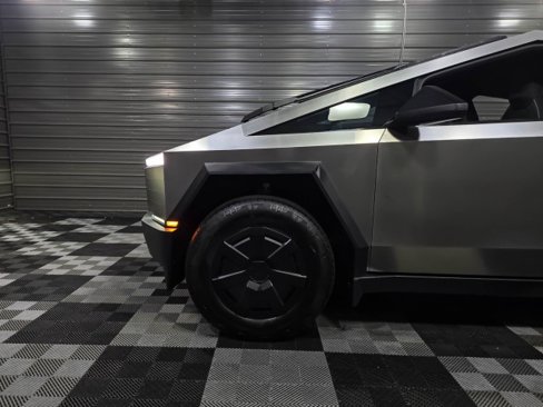 Used 2024 Tesla Cybertruck AWD Crew Cab image 46