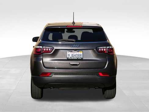 Used 2023 Jeep Compass Sport image 7