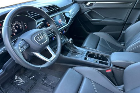 Used 2022 Audi Q3 2.0T Premium w/ Black Optic Sport Package image 7