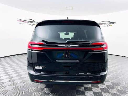 New 2025 Chrysler Pacifica Select image 7