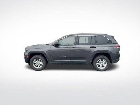 Used 2023 Jeep Grand Cherokee Laredo w/ Trailer Tow Prep Group (B) image 2