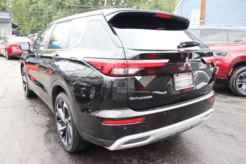 Used 2024 Mitsubishi Outlander 4WD Plug-In Hybrid image 3