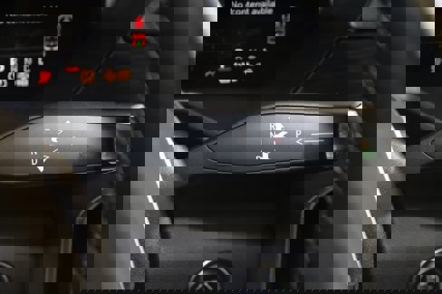 Used 2025 GMC Acadia Elevation image 7