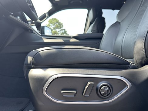 New 2025 Jeep Wagoneer L Series II image 11