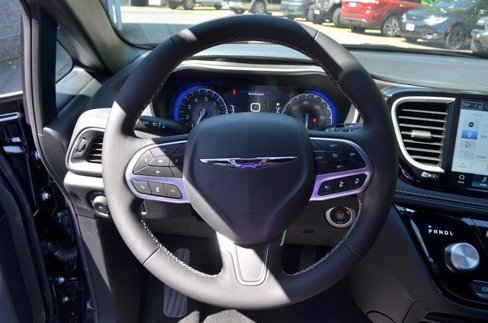 New 2026 Chrysler Pacifica Select image 16