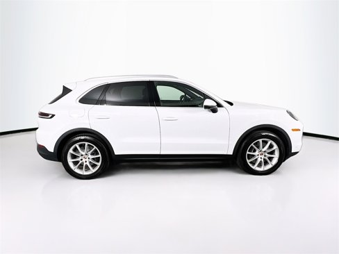 Used 2025 Porsche Cayenne image 8