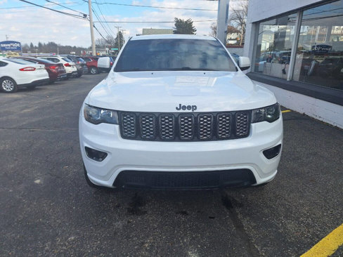 Used 2021 Jeep Grand Cherokee Laredo X image 3