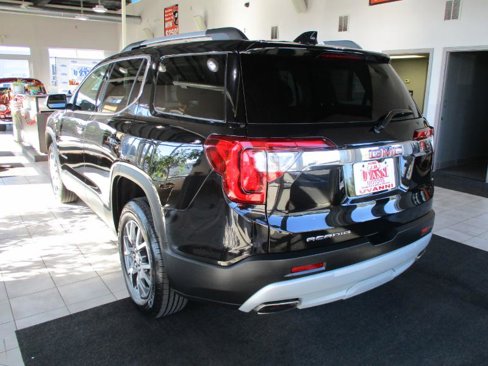 Used 2023 GMC Acadia SLT image 4