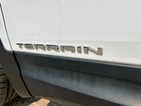 Used 2024 GMC Terrain SLT image 10