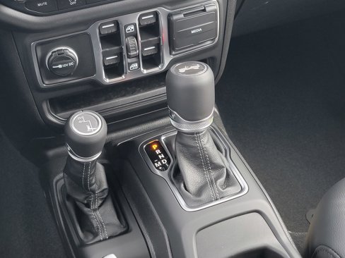 New 2025 Jeep Wrangler Sahara image 24