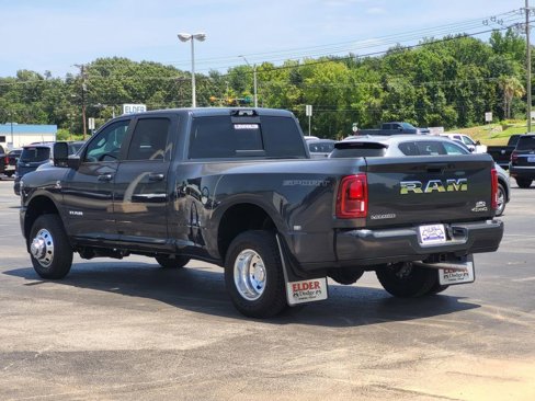 New 2025 RAM 3500 Laramie image 4