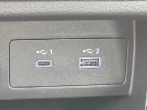 New 2025 Nissan Versa SR w/ Trunk Package image 7