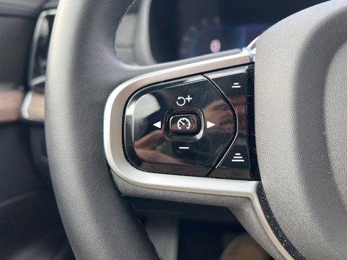 Used 2025 Volvo XC90 B5 Plus image 15