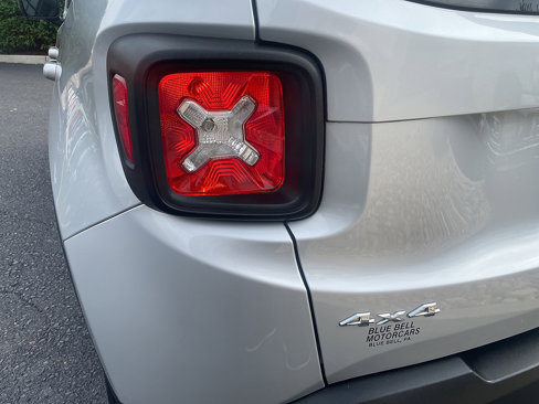 Used 2016 Jeep Renegade Latitude image 28