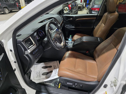 Used 2018 Toyota Highlander AWD V6 image 25
