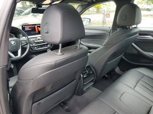 Used 2023 BMW 530i image 10