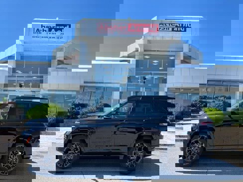 New 2025 Jeep Grand Cherokee Summit image 3