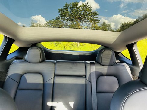Used 2025 Tesla Model Y Long Range image 40