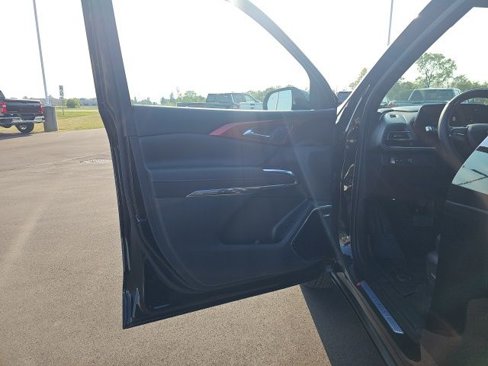New 2026 Chevrolet Traverse RS w/ LPO, Floor Liner Package image 16