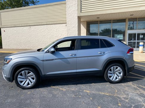 Used 2021 Volkswagen Atlas Cross Sport SE image 2