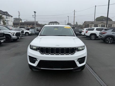 Used 2023 Jeep Grand Cherokee Laredo X image 8