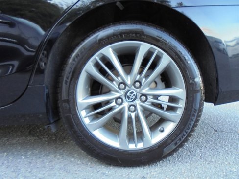 Used 2017 Toyota Camry SE image 14