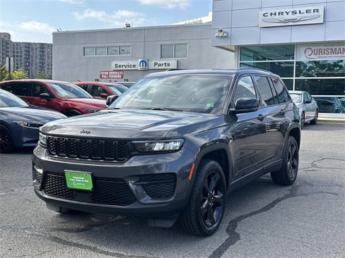 Used 2023 Jeep Grand Cherokee Altitude image 5