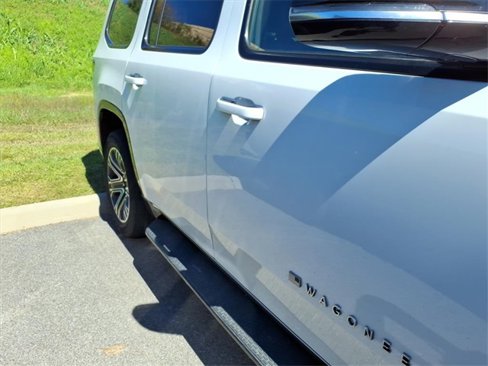 Used 2024 Jeep Wagoneer Series II w/ Flexible Seating Group image 4