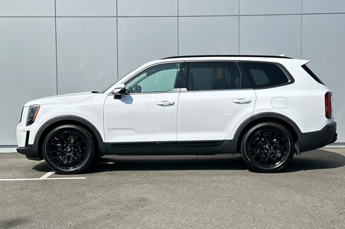 Used 2022 Kia Telluride EX w/ EX Premium Package image 2