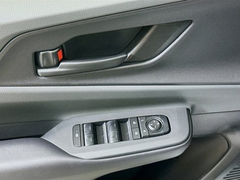 Used 2025 Toyota Prius LE image 15