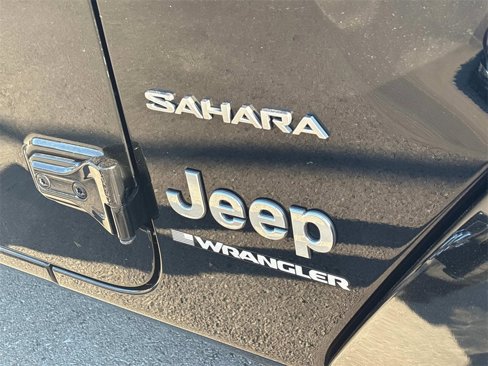 Used 2023 Jeep Wrangler Sahara image 13