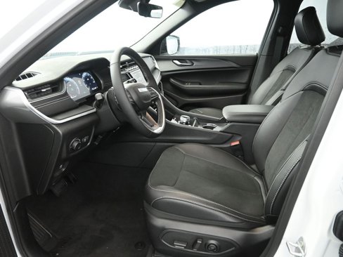 New 2025 Jeep Grand Cherokee L Altitude image 10