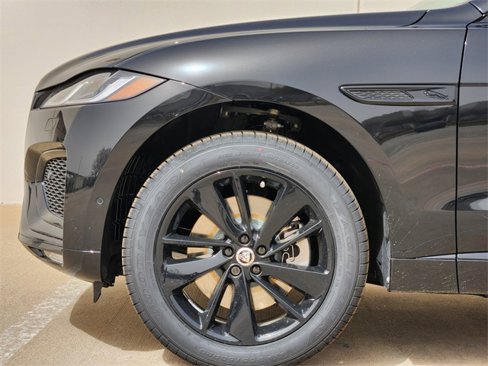Used 2026 Jaguar F-PACE R-Dynamic S image 9