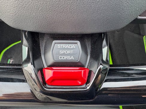Used 2020 Lamborghini Huracan EVO image 17