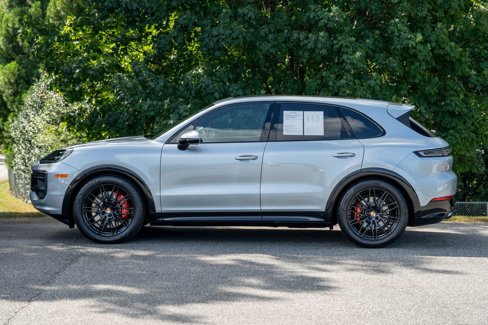 Certified 2025 Porsche Cayenne GTS image 2
