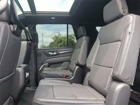 Used 2024 GMC Yukon Denali w/ Denali Reserve Package image 11