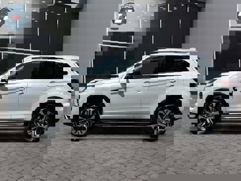 Used 2024 Mitsubishi Outlander Sport ES image 2