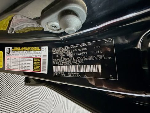 Used 2021 Toyota Highlander LE image 30
