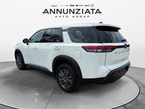 Used 2024 Nissan Pathfinder S image 3