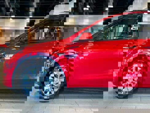 Used 2023 Tesla Model Y Long Range image 8