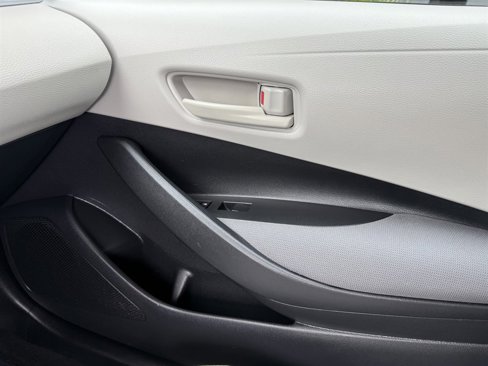 Used 2022 Toyota Corolla LE image 28