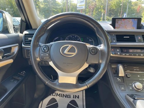 Used 2016 Lexus CT 200h image 20