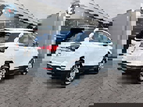 Used 2023 Chevrolet Equinox LT w/ Driver Convenience Package image 5