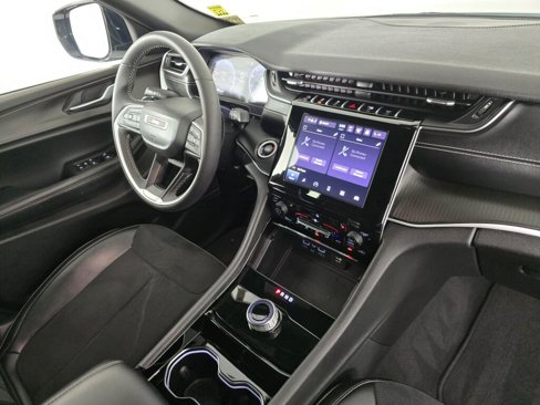 Used 2023 Jeep Grand Cherokee Altitude image 44