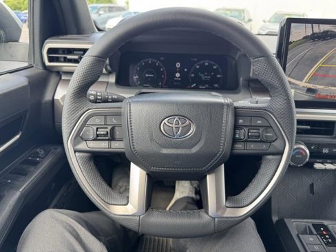 Certified 2025 Toyota Tacoma TRD Off-Road image 14
