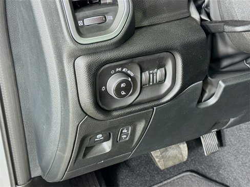 New 2026 RAM 1500 4x4 Crew Cab image 10