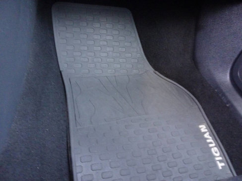 Used 2017 Volkswagen Tiguan S image 39