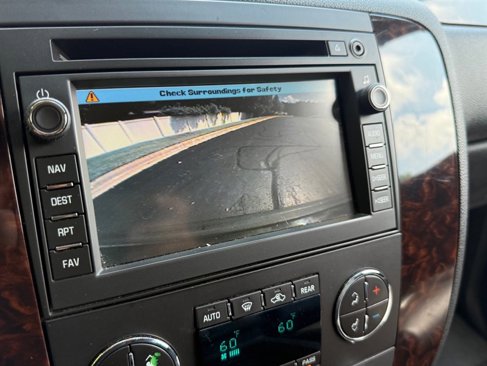 Used 2011 GMC Yukon XL Denali image 38